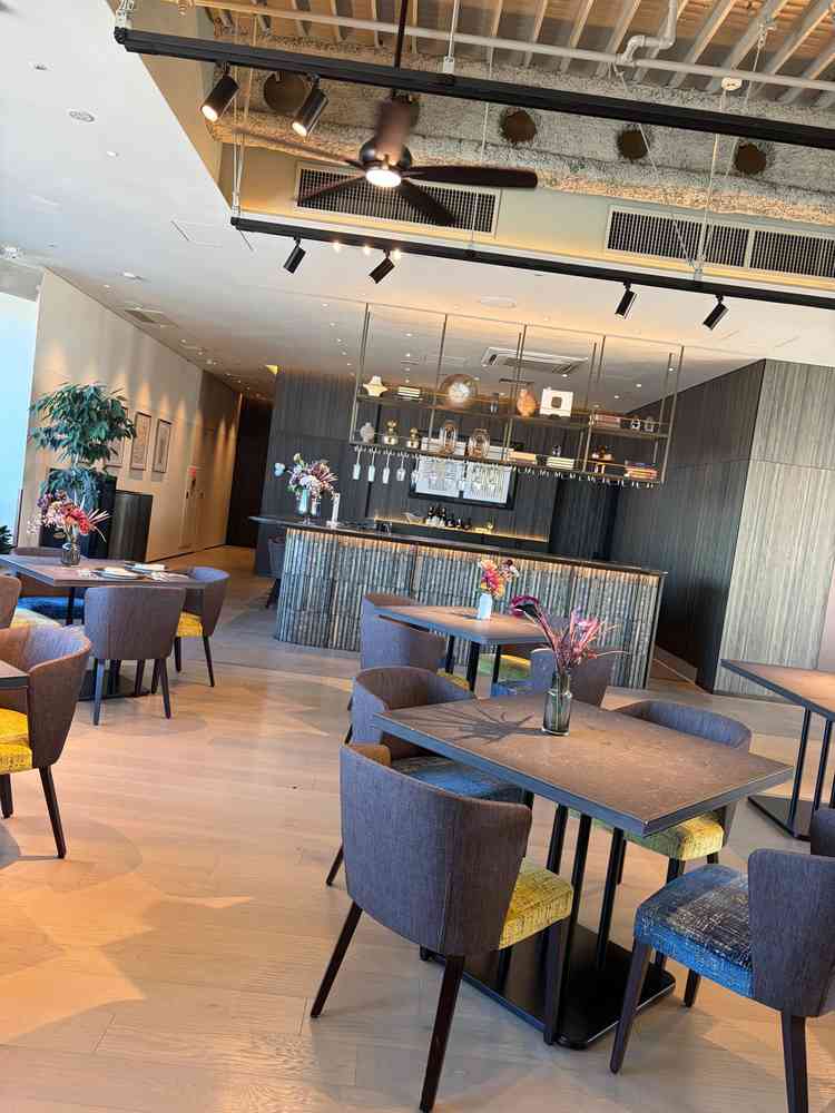 披露宴会場は複数あり、好みや人数に応じて選べるそうです。こちらはシックな印象のお部屋。