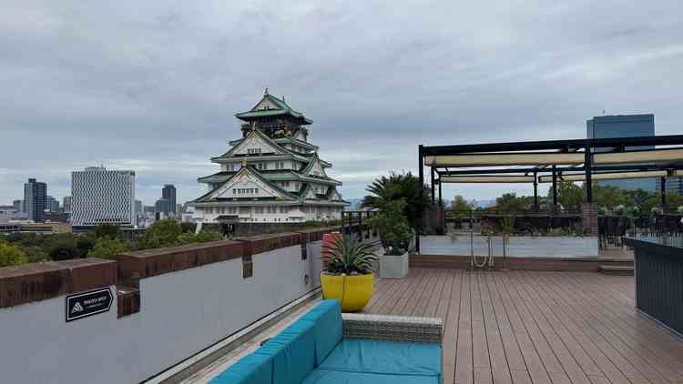 前撮りや家族集合写真などをこのスポットで撮れるのが素敵だと思いました。