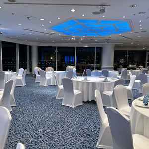 披露宴会場候補です。青と白貴重でとても素敵でした。