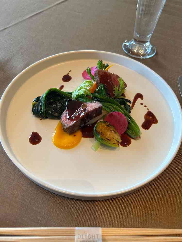 メイン料理はお肉はもちろん美味しいのですが野菜が特に美味しかったです。