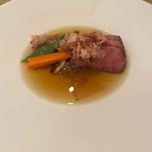 出汁と鰹節をかけて頂くステーキは今まで食べたことの無い味でした。これだけでも是非食べて欲しい