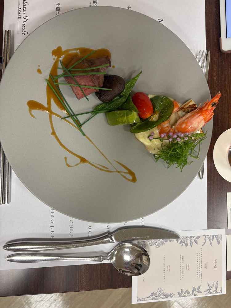 メインのお肉とウニソースがとても美味しかったです。