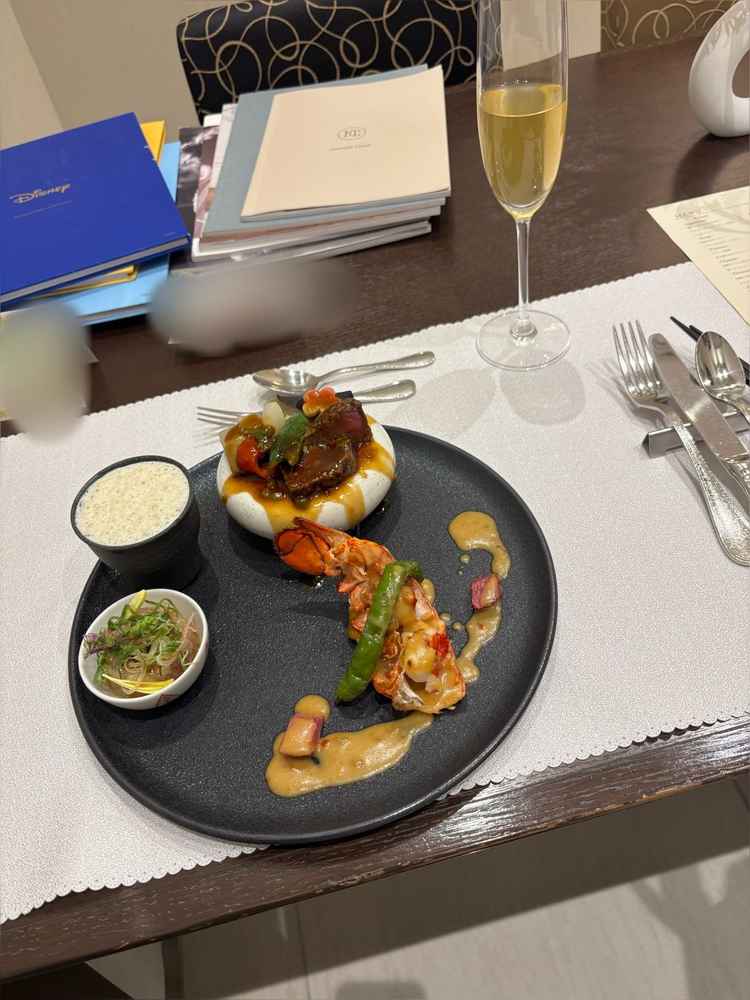 和の方のメニューです。当日に和かフレンチをゲストが選べるというのが本当にすごい。両方美味しいです。