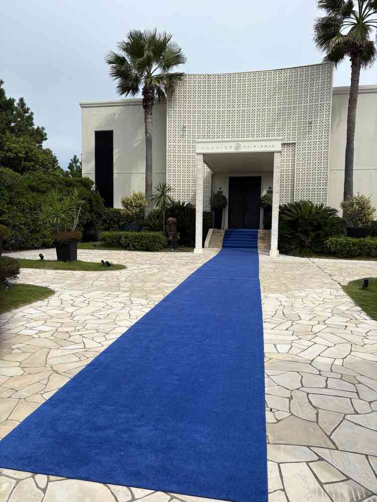 式場入口。広い入口で、集合写真を撮ったりウエルカムパーティーができ素敵な自由空間