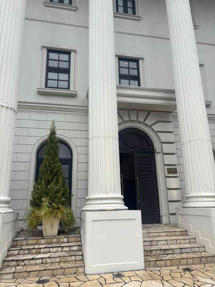 外観、入り口もおしゃれだった。