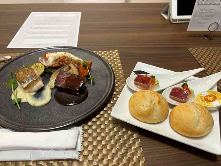 真鯛のポワレの身がふっくらしており、特にオマール海老は身がぷりぷりで最高でした！