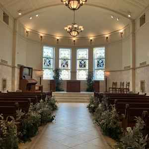 チャペル全体の様子です。温かみのある空間です