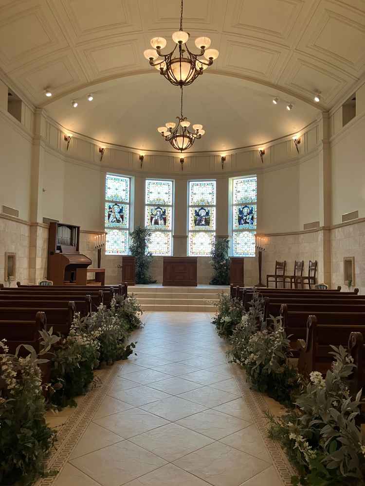 チャペル全体の様子です。温かみのある空間です