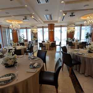 広々としゴージャスな披露宴会場でした。