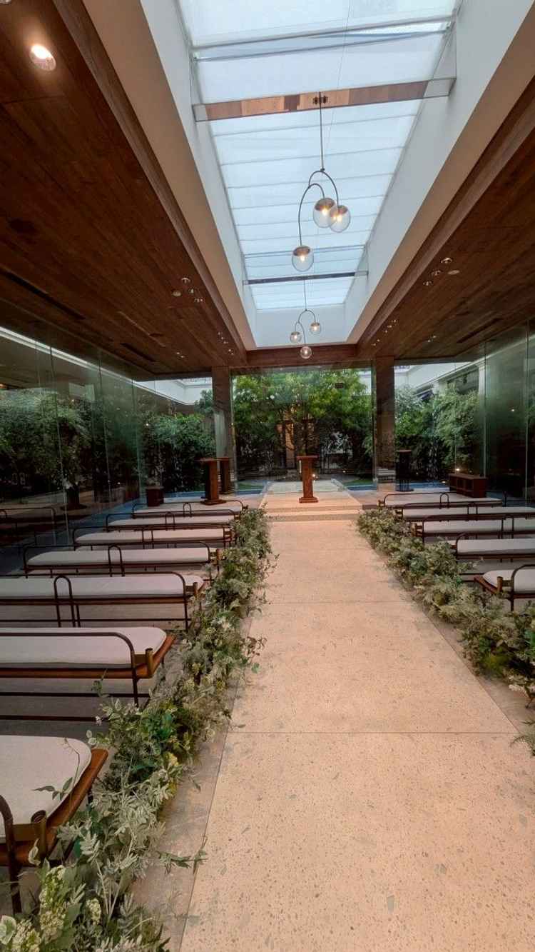 外の風景が見えます。