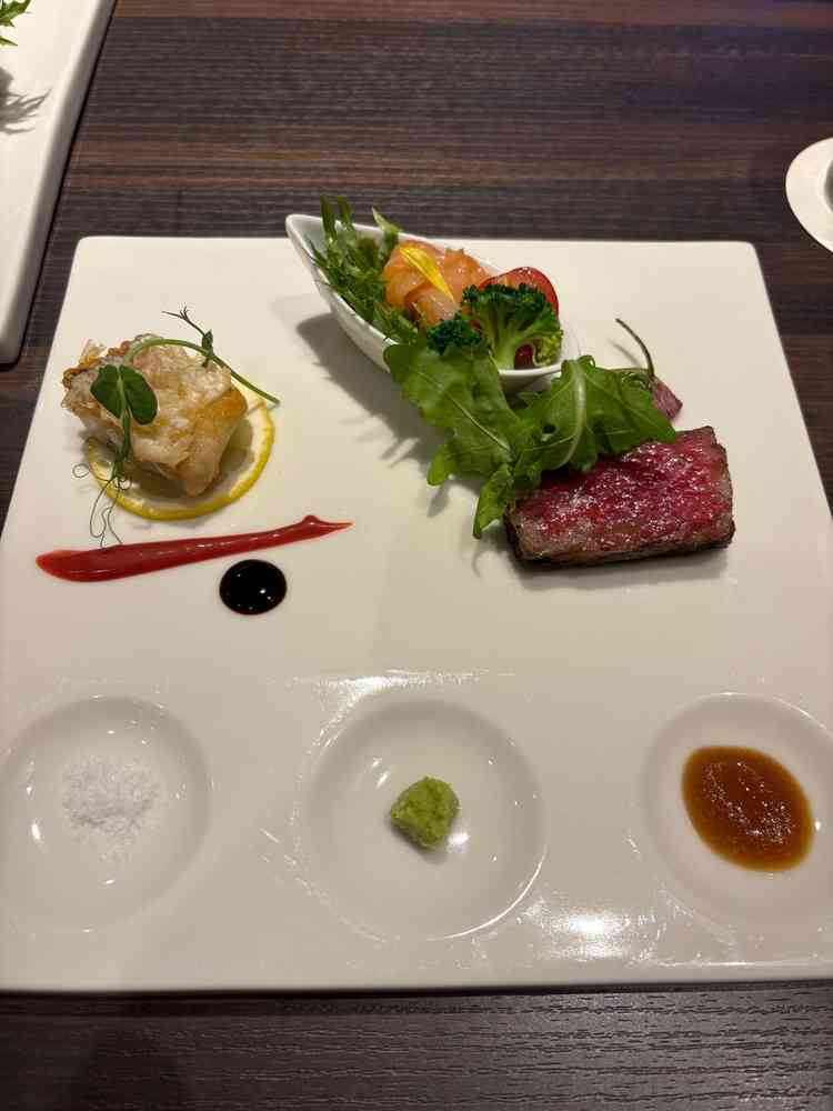 前菜、肉料理、魚料理とそれぞれ試食させていただいた