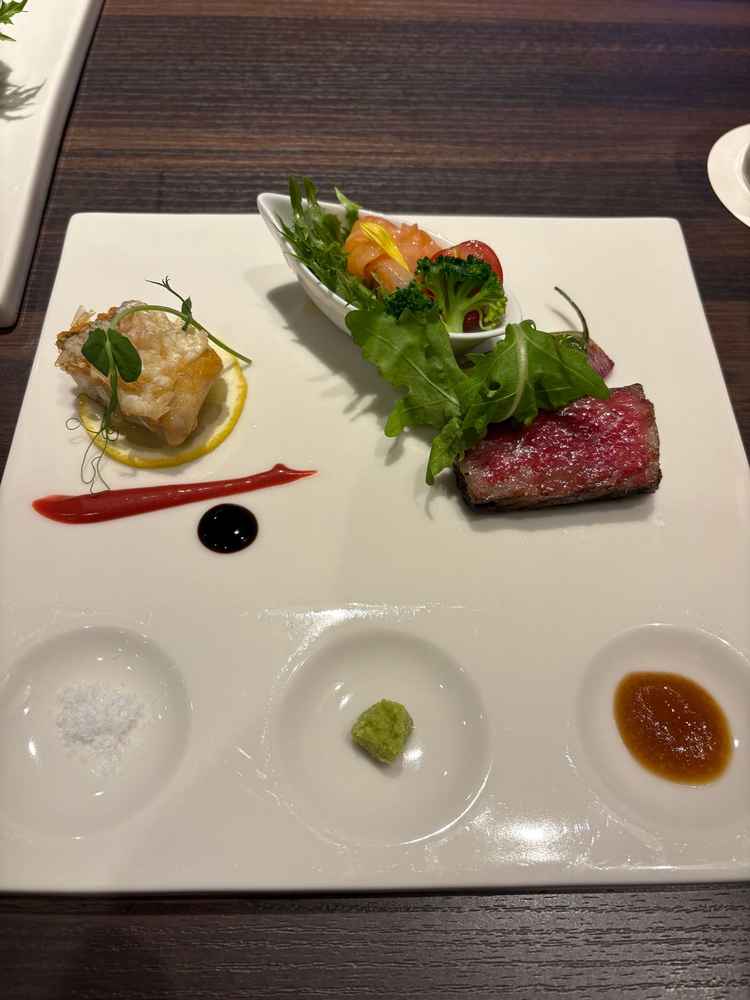 前菜、肉料理、魚料理とそれぞれ試食させていただいた