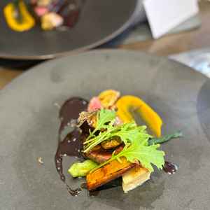 低温調理された牛肉とトリュフ