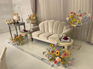 実際の式で使用される高砂も見学することが出来ました。色とりどりの花が使われていて、非常に華やかでした