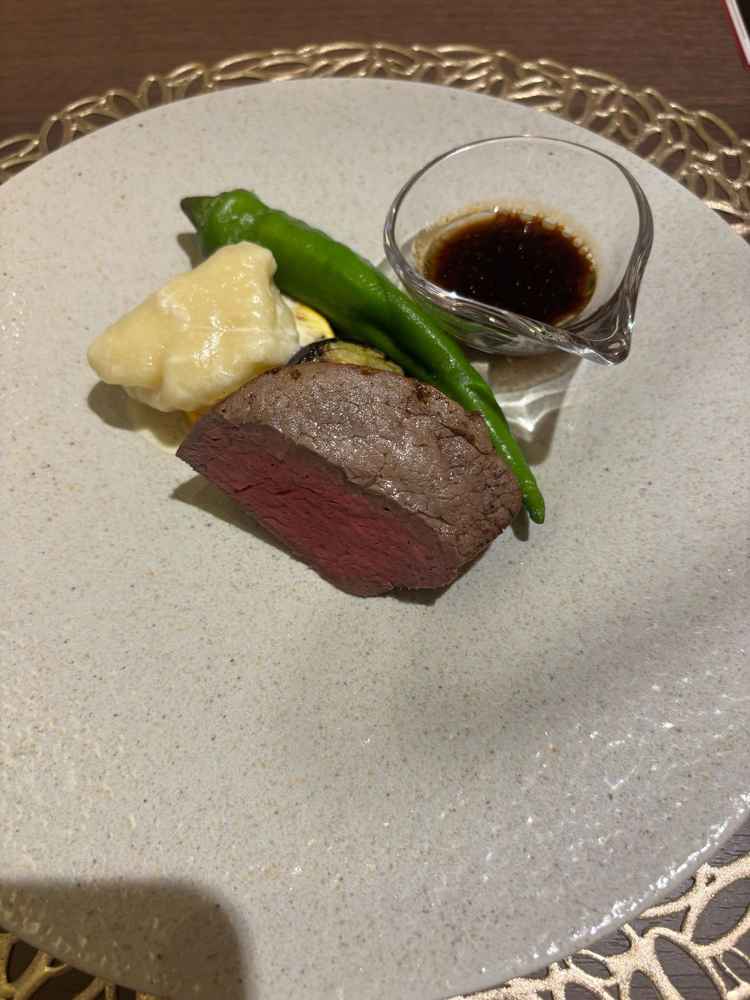 とても美味しかったです。お肉のこだわりとして最後に重くないように赤み肉を使っているそうです。