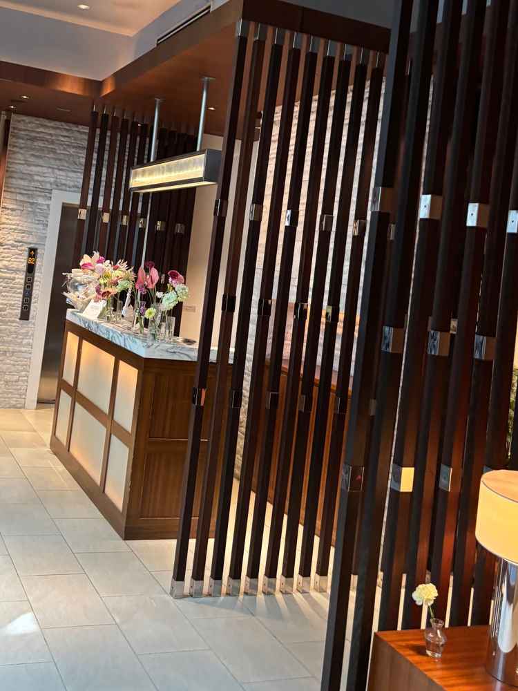 エントランス。写真には写っていないがこの手前にウェルカムボード類がある