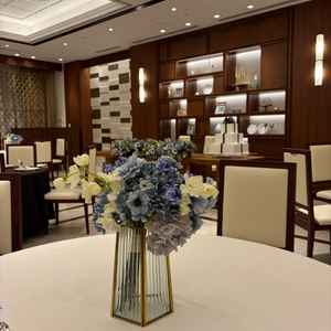 35名ほどの少人数用の会場がある。オープンキッチン