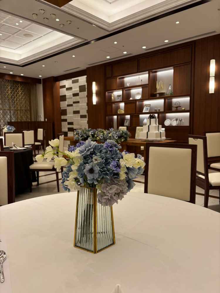 35名ほどの少人数用の会場がある。オープンキッチン