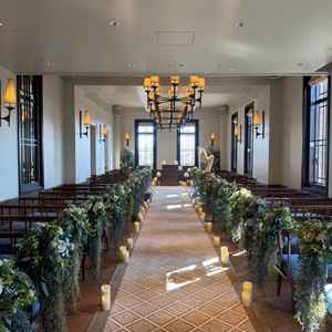 チャペル。季節によっては窓から紅葉や緑がみえらそうです。