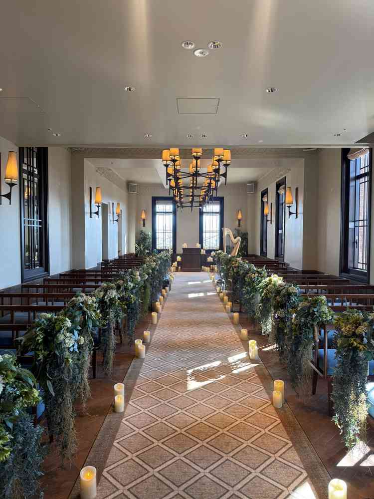 チャペル。季節によっては窓から紅葉や緑がみえらそうです。