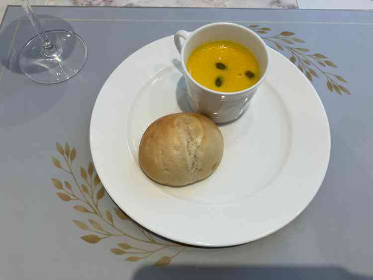 温かい状態で提供してくださったスープが美味しかったです。