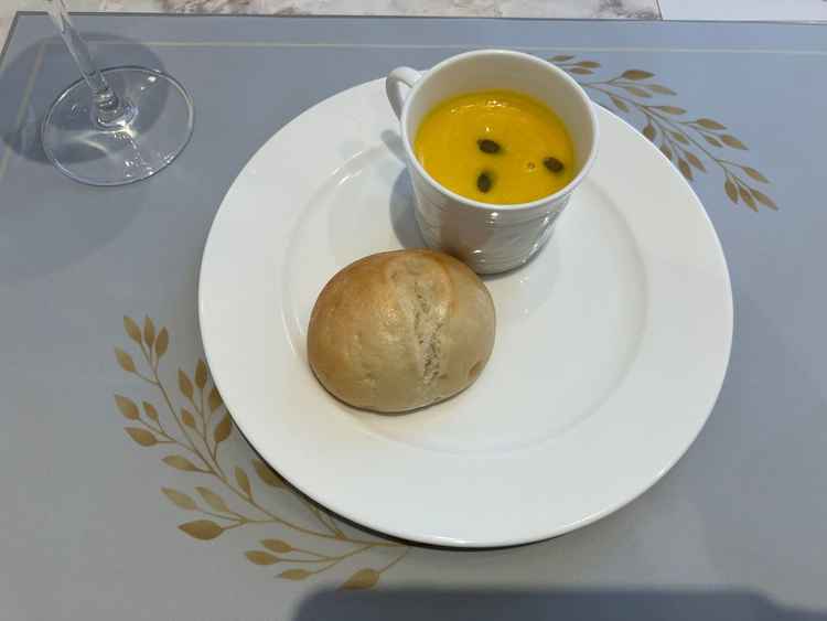 温かい状態で提供してくださったスープが美味しかったです。