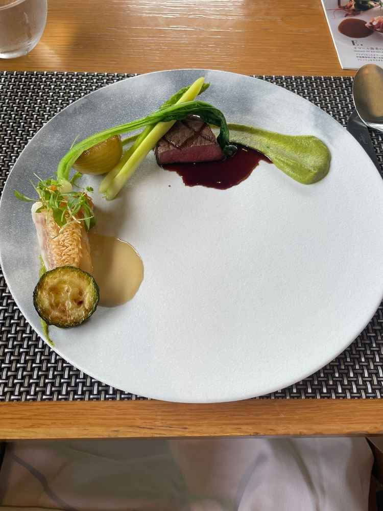 ウロコを揚げたお魚とお肉