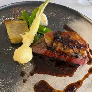 試食会のメイン料理。フォアグラが美味しく、披露宴のコース料理に入れたいと思いました。