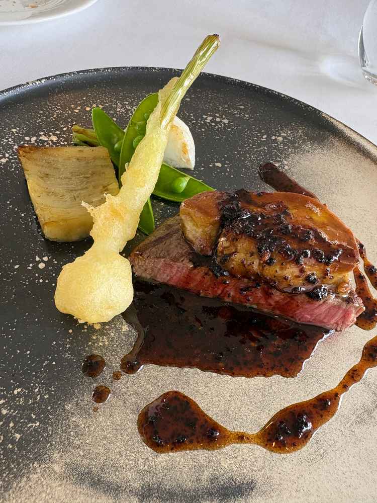 試食会のメイン料理。フォアグラが美味しく、披露宴のコース料理に入れたいと思いました。