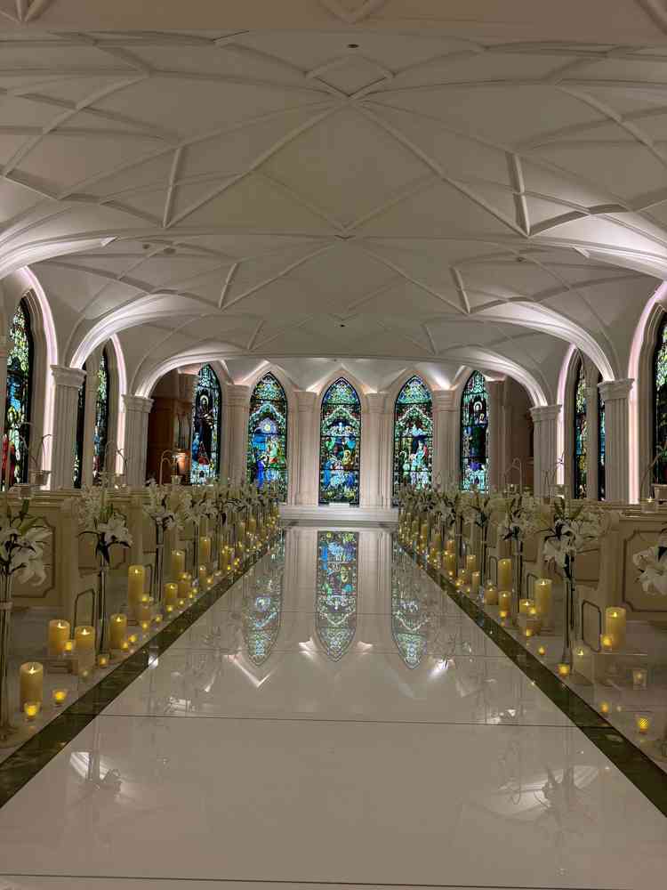 チャペルの雰囲気が実際見た時から圧巻でした。また、演出が変更できると聞き良いと思いました。