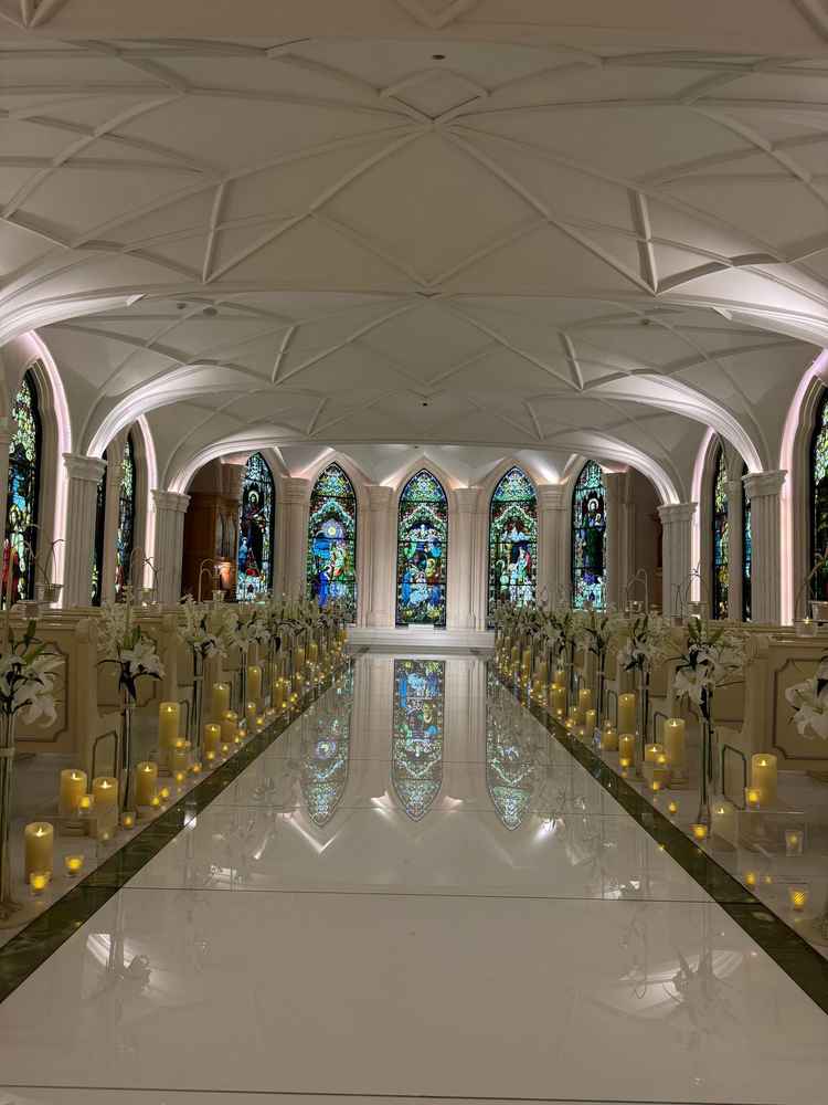 チャペルの雰囲気が実際見た時から圧巻でした。また、演出が変更できると聞き良いと思いました。