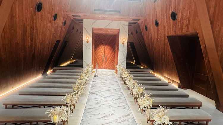 演奏家さんは2階にいる。本当に素敵なチャペル。