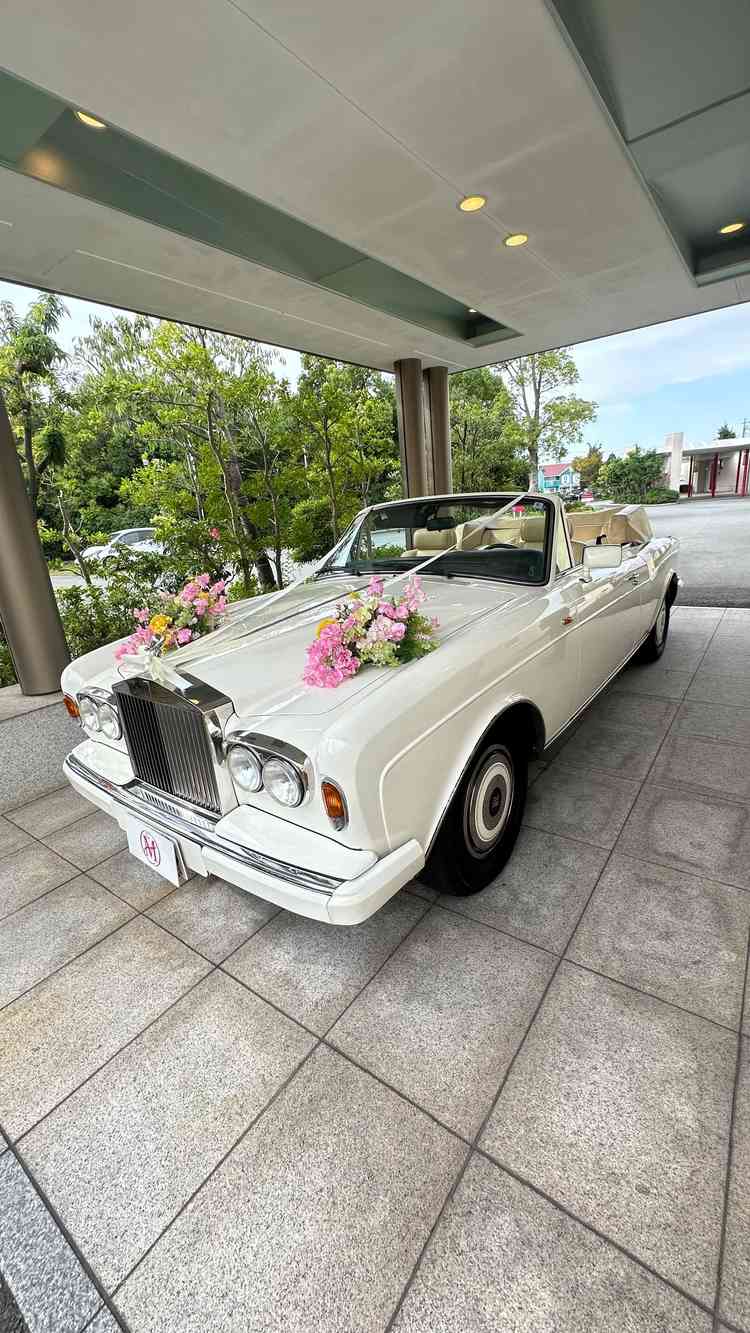 世界で1000台ほど？のロールスロイス。こちらでチャペル⇔披露宴会場を送迎してくれるそう。