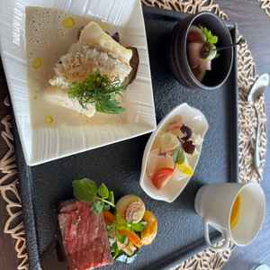 試食の料理です。見た目も華やかで味も本格的でした。