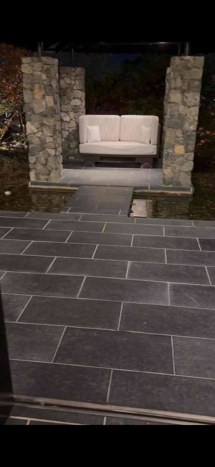 披露宴会場にバルコニーがあり、神戸のゆっくりした景色が堪能できます。