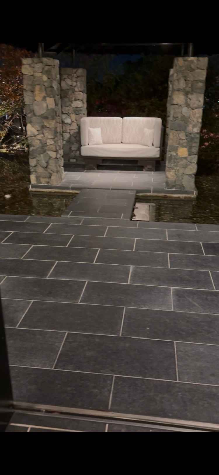 披露宴会場にバルコニーがあり、神戸のゆっくりした景色が堪能できます。