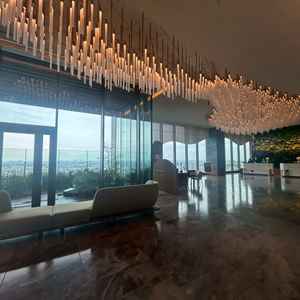 天井のデザイン性が高く、フォトウェディングを撮る場所が多数存在。