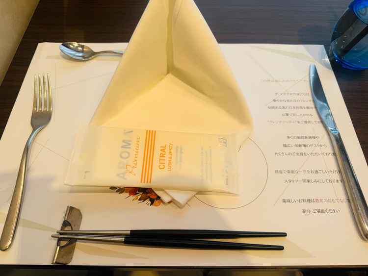 お箸でいただ（いてもいい）くスタイル　高齢者でも召し上がりやすいかも