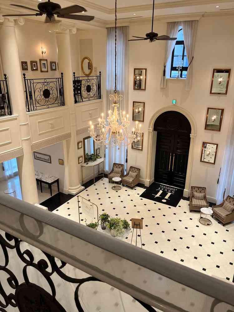 ロビーで上から集合写真が撮れそうです。