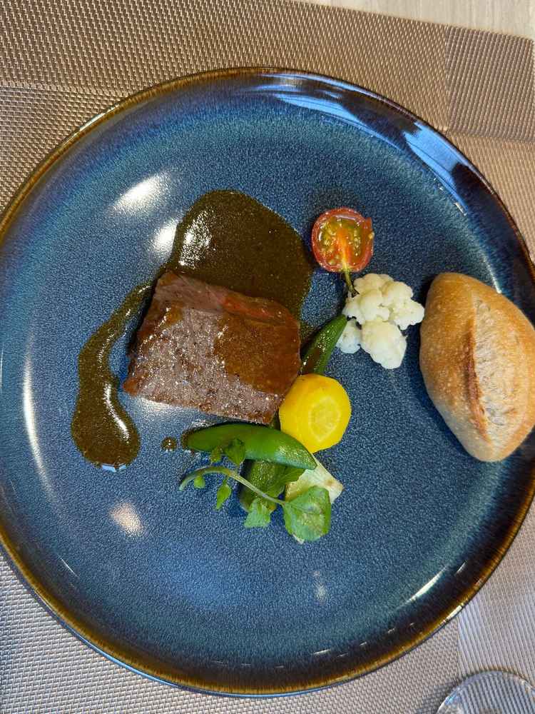 食事は申し分なく美味しかったです。野菜なども美味しく頂きました