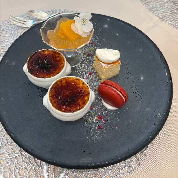 お料理2品と最後にデザートを試食。どれも美味しくいただきました。