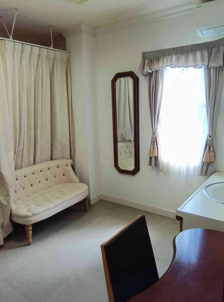 落ち着いた雰囲気の中で、ゆったりと準備ができる新郎専用の控室です。