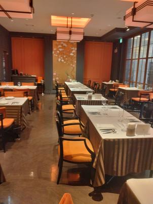 建物内にある、中華レストランです。披露宴当日は招待客の控室としても開放するそうです。