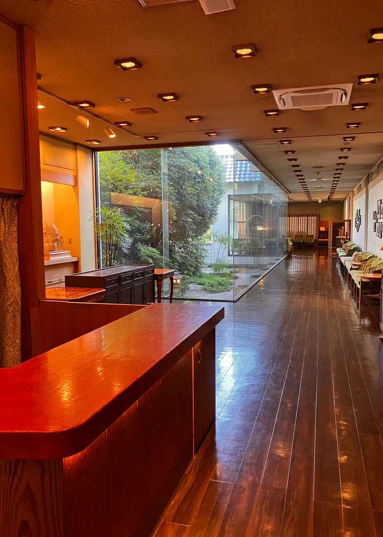 待合室です。平日であれば一組の予約のみとなるためリラックスして楽しむことができます。