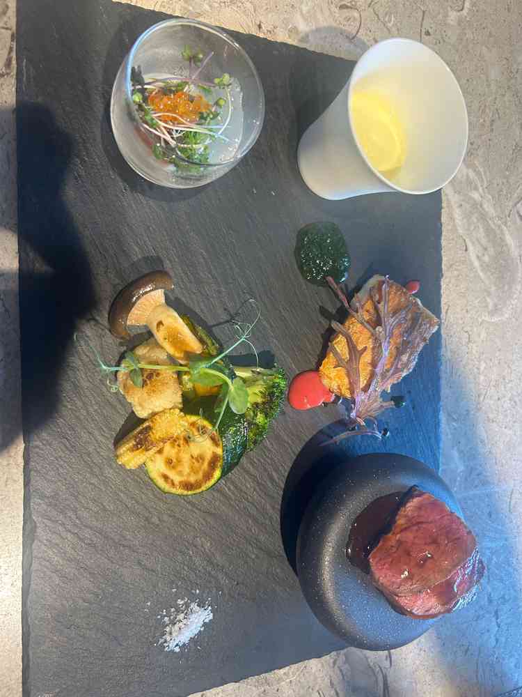 目の前で調理されたお料理を試食。正直試食した式場のコース料理の中で1番美味しく好みでした。