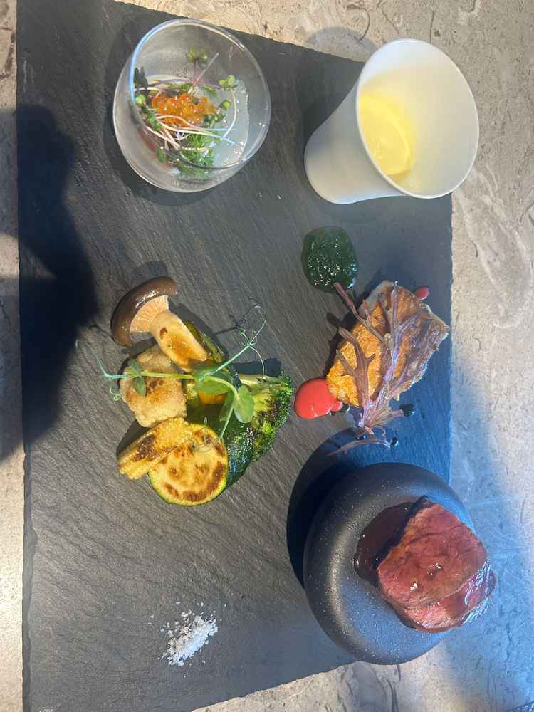 目の前で調理されたお料理を試食。正直試食した式場のコース料理の中で1番美味しく好みでした。