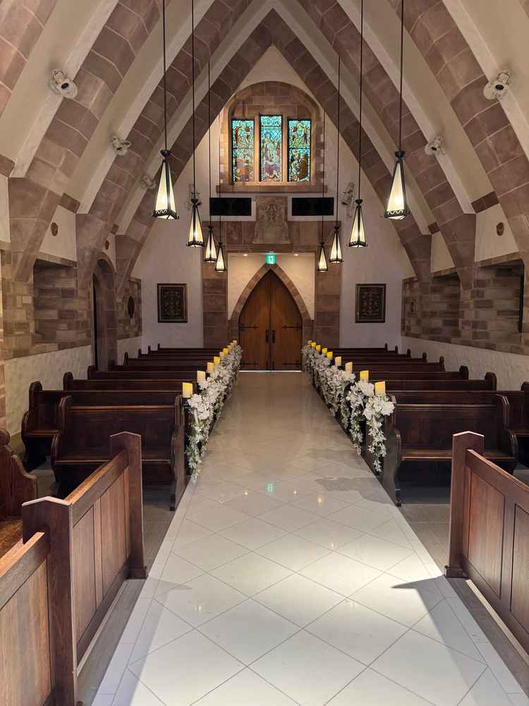 式場から出るときもステンドグラスがあり、出る時も楽しめると思った