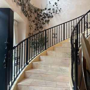 披露宴会場は2階にあります。階段を登る珍しい形で登場することができます。