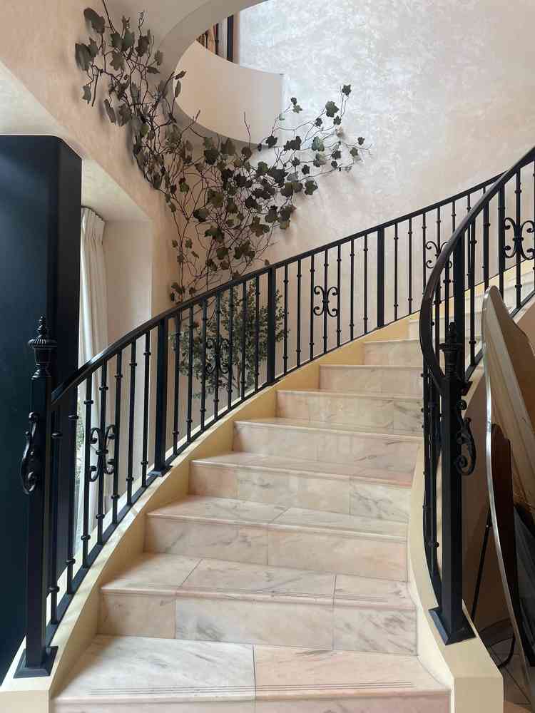 披露宴会場は2階にあります。階段を登る珍しい形で登場することができます。