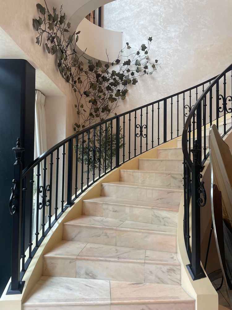 披露宴会場は2階にあります。階段を登る珍しい形で登場することができます。